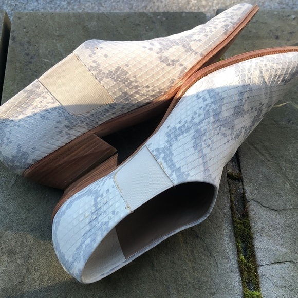 VIA SPIGA Snakeskin Print Bootie Slip On White 8.5 - Picture 9 of 11